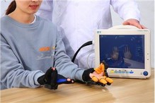 Перчатки для реабилитации после инсульта Aider